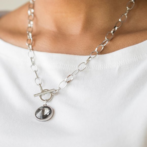 NWT grey silver T clasp necklace and earring set - Picture 2 of 3